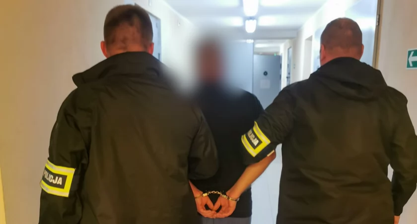 Wtargnął do mieszkania i groził nożem?