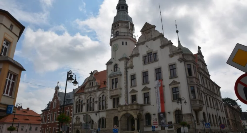 Chce pożyczyć Kamiennej Górze
