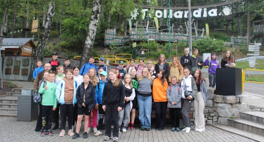 Leśna tułaczka szarocińskich włóczykijów w Trollandii. 
