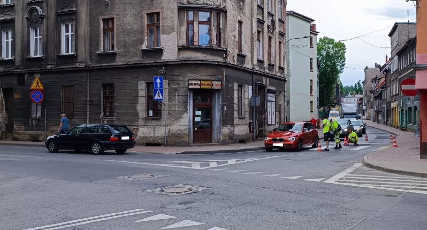 Malowanie w komunikacyjnym szczycie