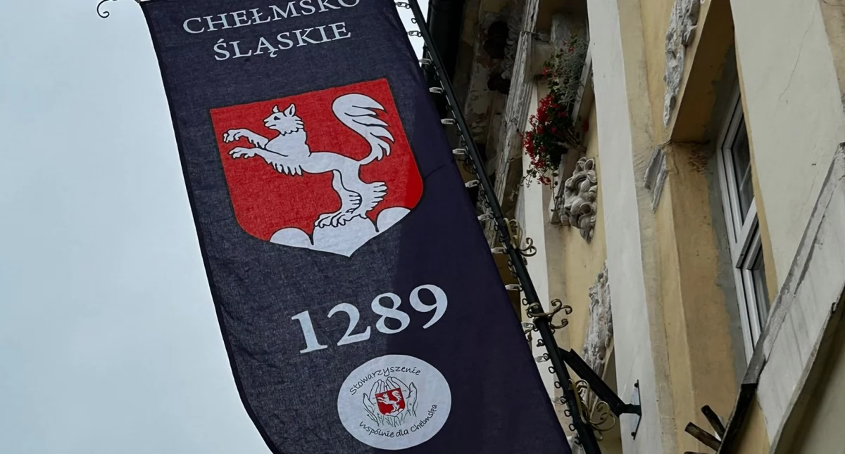 Nowa flaga w chełmskim rynku