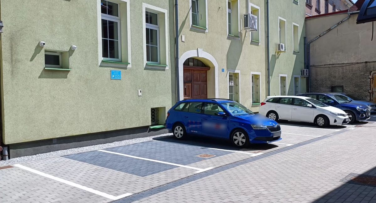 Wyremontowany dziedziniec
