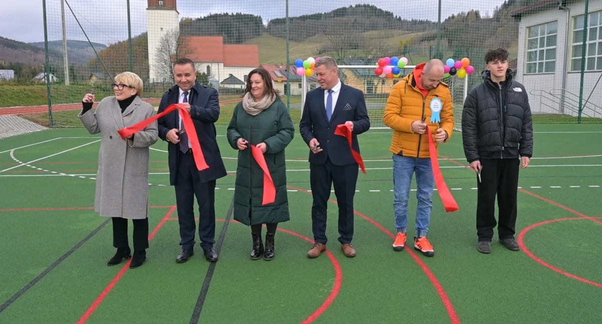 Sportowy kompleks w Pisarzowicach