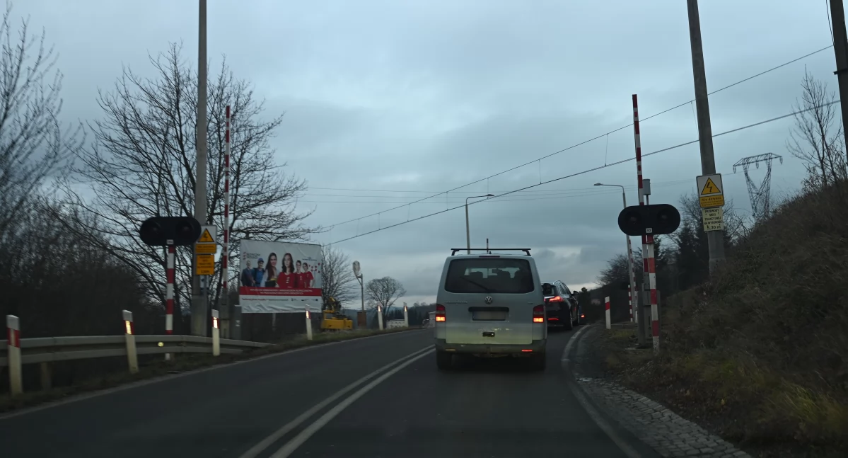 Kolejna zmiana na przejeździe