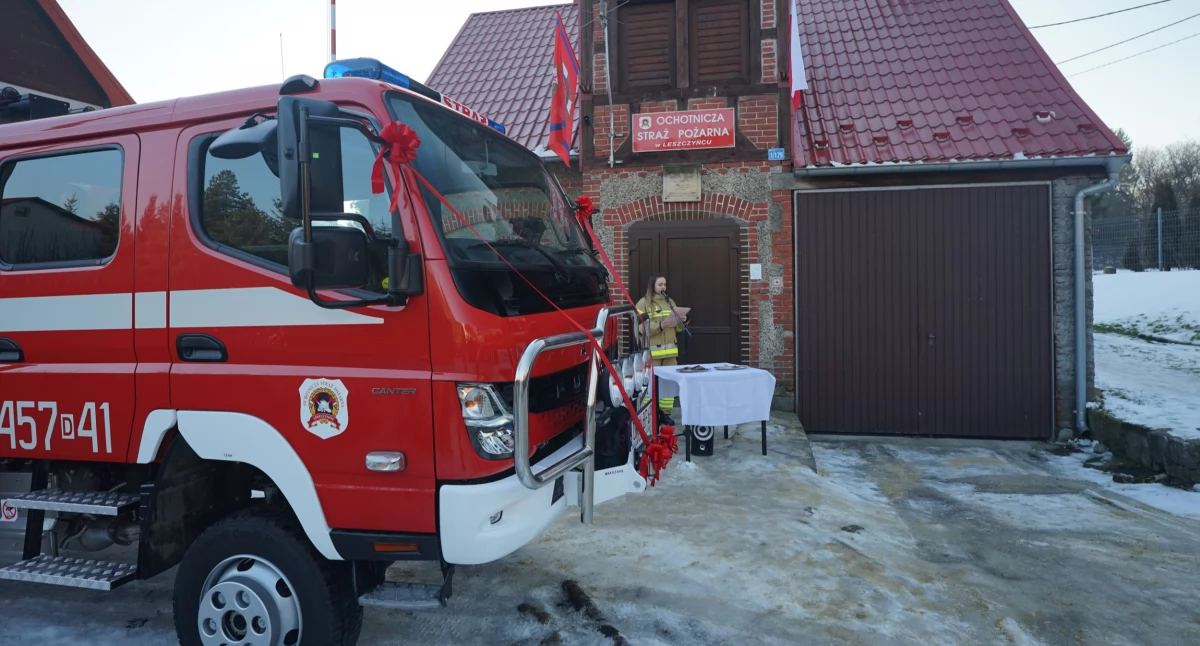 Przekazanie Wozu Strażackiego w OSP Leszczyniec