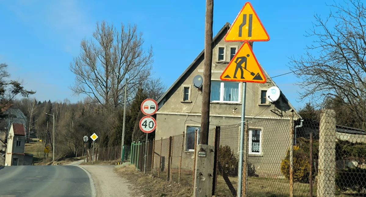 Uwaga w Marciszowie, rozpoczął się remont drogi