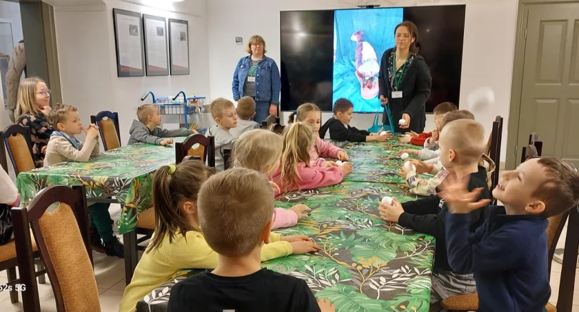 Warsztaty z jajem w Muzeum Przyrodniczym w Jeleniej Górze.