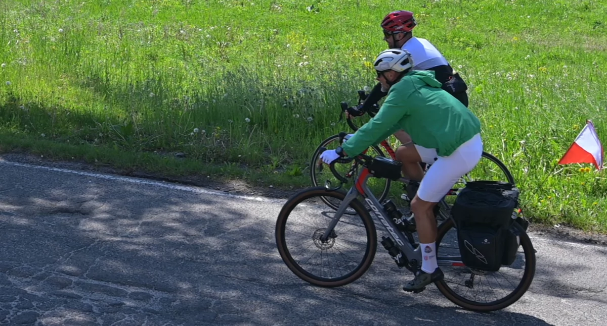 Strażak rowerzysta zbiera na rowery dla dzieci