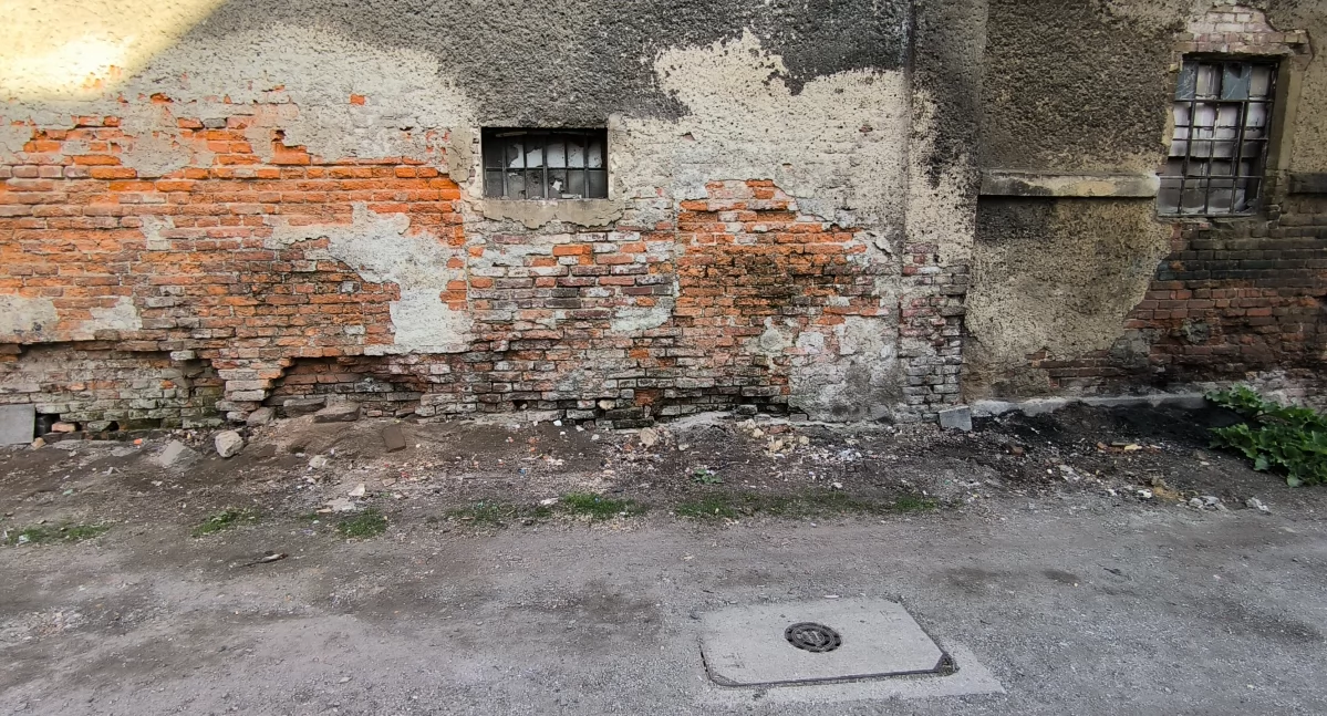 Kosze przeniesione, bałagan też