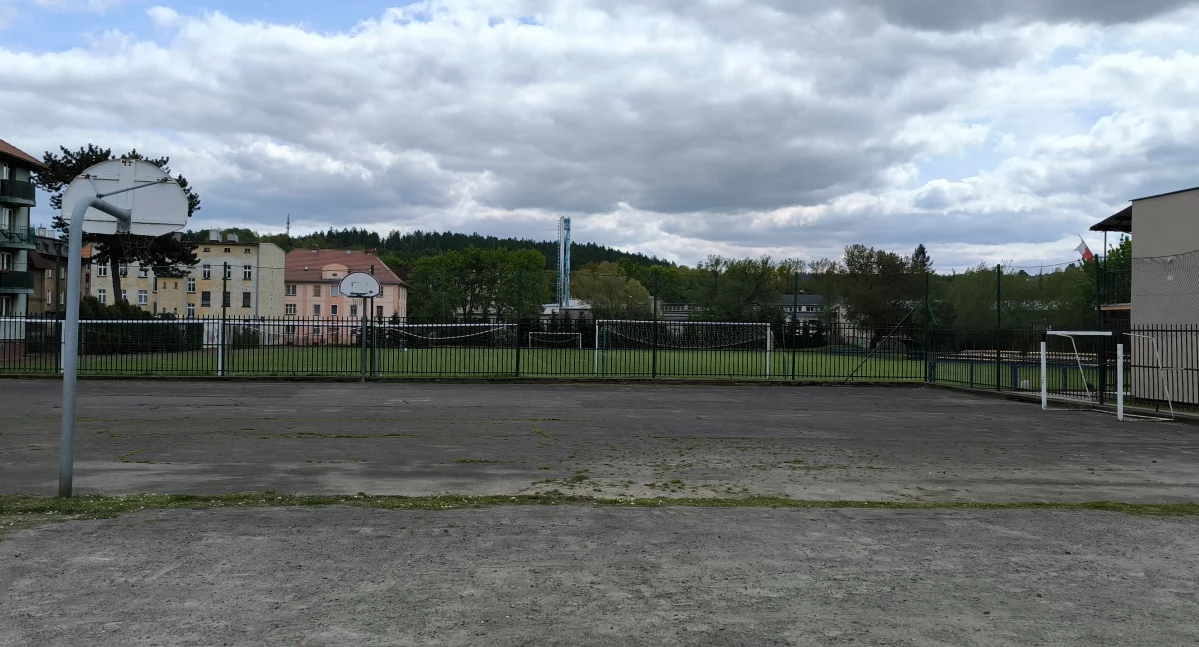 Na boiskach przy Ściegiennego w Kamiennej Górze będzie jaśniej