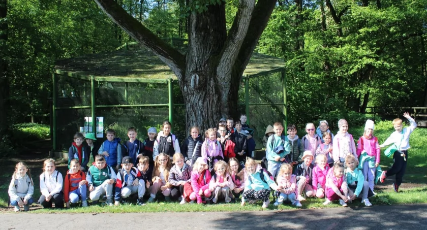 Kamiennogórscy pierwszoklasiści poznali ZOO i Park Linowy w Lubinie.