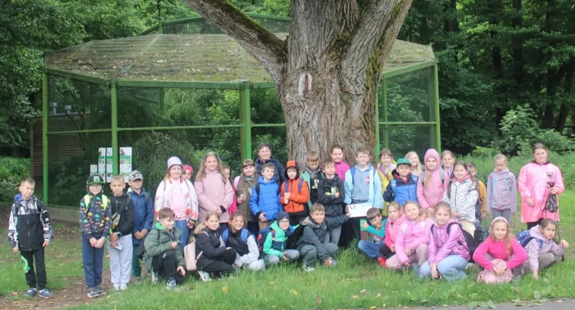 Kamiennogórscy drugoklasiści zwiedzili ZOO i poznali Park Linowy w Lubinie.
