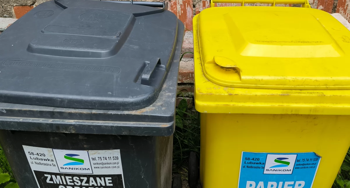 Gmina podnosi opłatę za śmieci