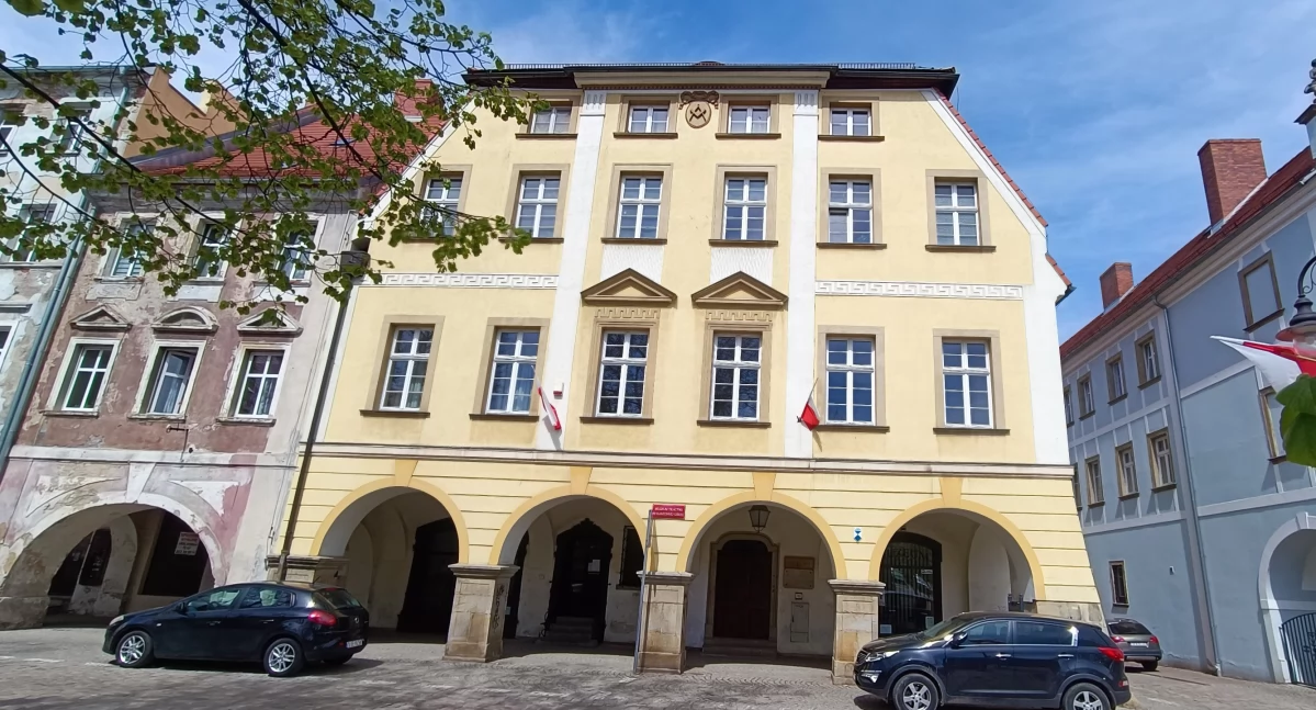 Historia przy kawie: SENSACJA! Manna z nieba w Kamiennej Górze - o medialnych sensacjach 