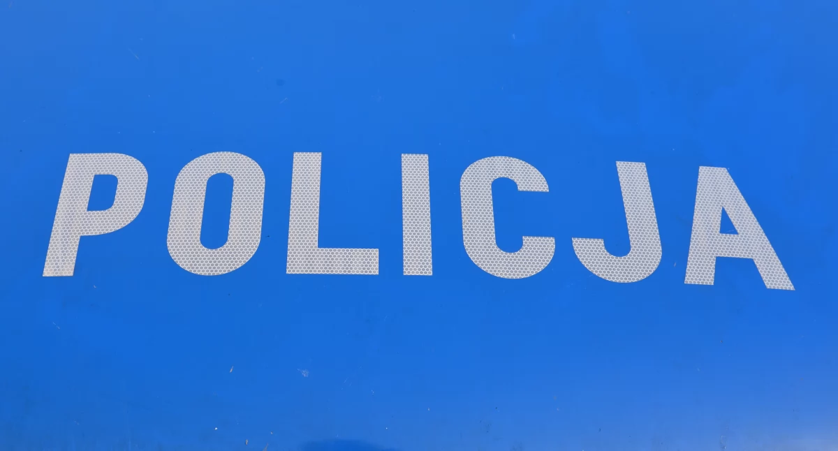 Próbował ukraść tablicę rejestracyjną z oznakowanego radiowozu