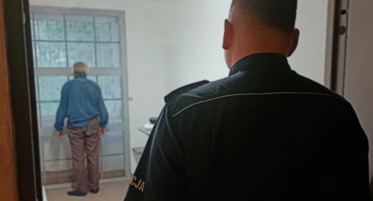 Miał wielokrotnie ugodzić nożem partnerkę