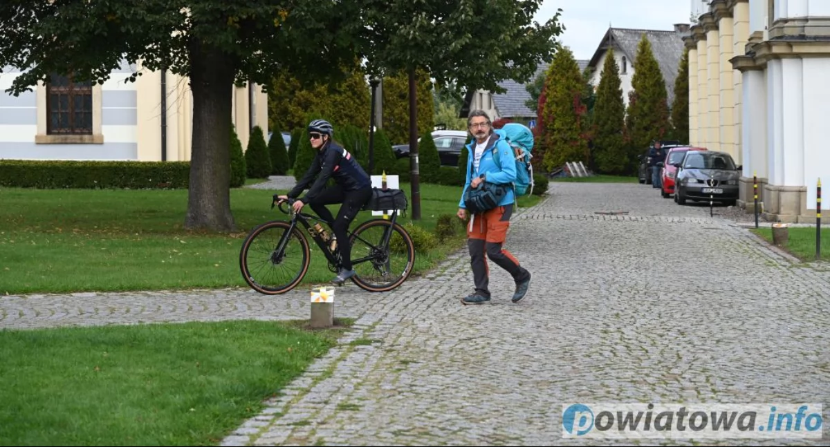 Z Krzeszowa wyruszyli na szlak pielgrzymkowy