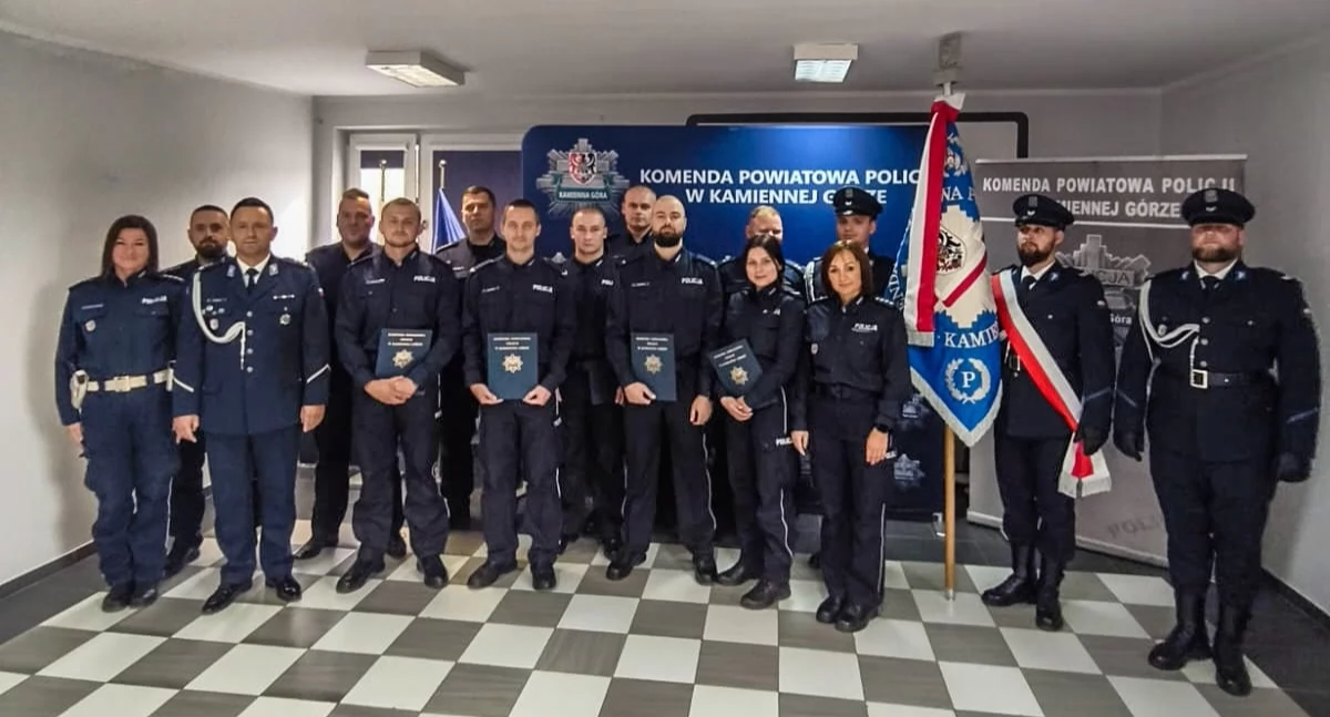 Uroczystości na terenie komendy policji w Kamiennej Górze