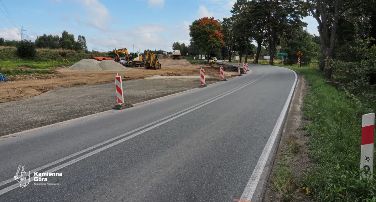 Kolejne utrudnienia na drodze Pisarzowice - Kamienna Góra