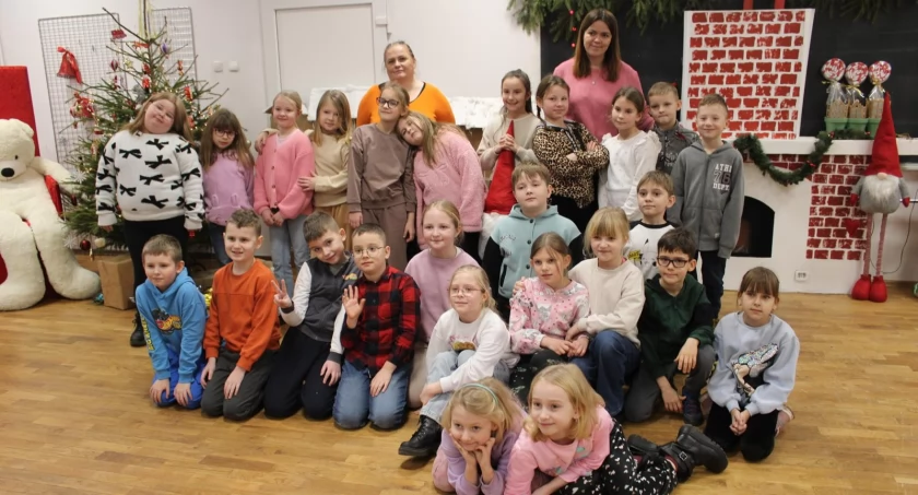 Warsztaty mikołajkowe drugoklasistów w Centrum Biblioteczno-Kulturalnym w Krzeszowie 