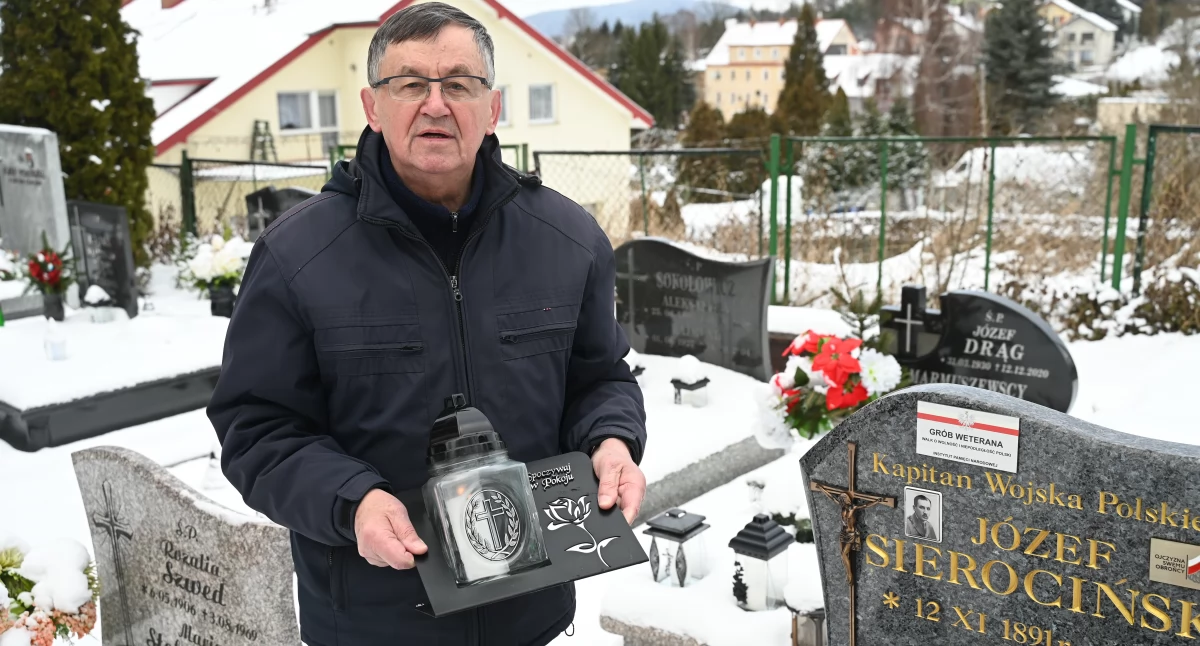 Na kamiennogórskim cmentarzu przybywa grobów weteranów