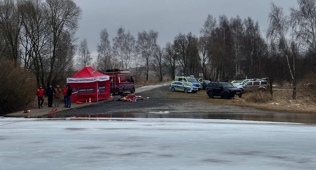 Policjanci na lodzie
