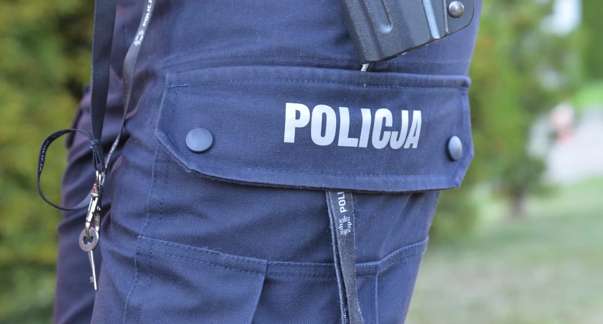Rzucił krzesłem w mundurowych