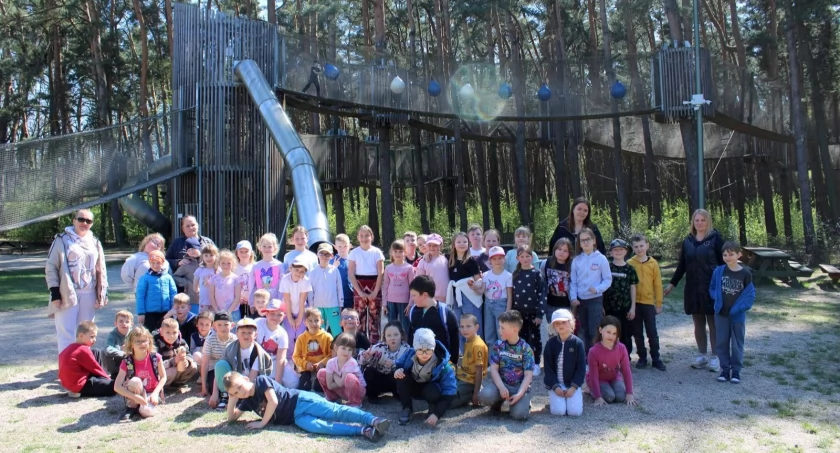 Młodzi Kamiennogórzanie poznali ZOO i Park Linowy w Lubinie.
