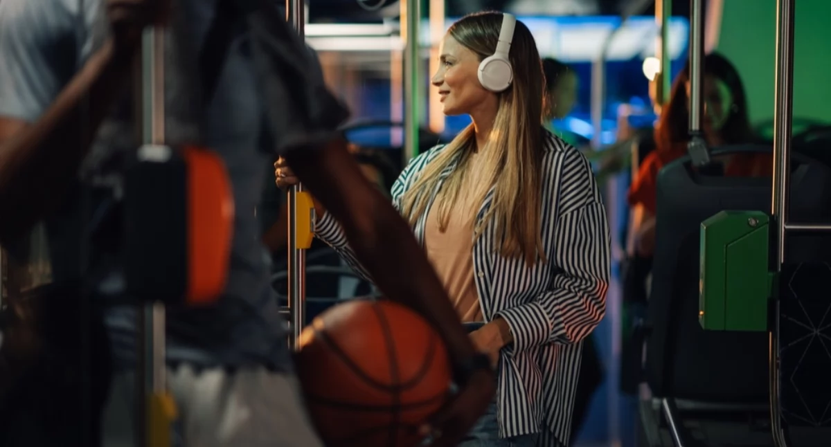 Audiobooki robią furorę wśród zabieganych. Zobacz, dlaczego ten format tak dobrze pasuje do codziennego życia