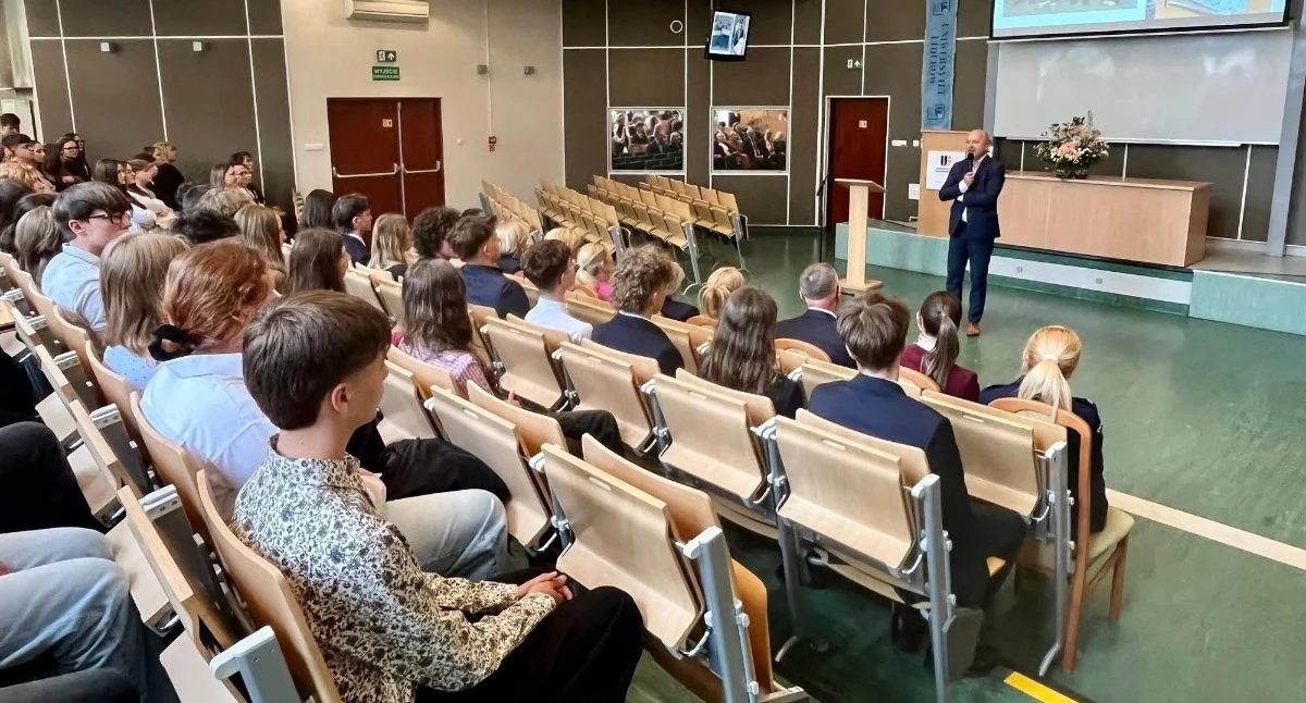 Aby edukacja i gospodarka szły w parze – wizyta Minister Edukacji Narodowej, Barbary Nowackiej na uczelniach wyższych