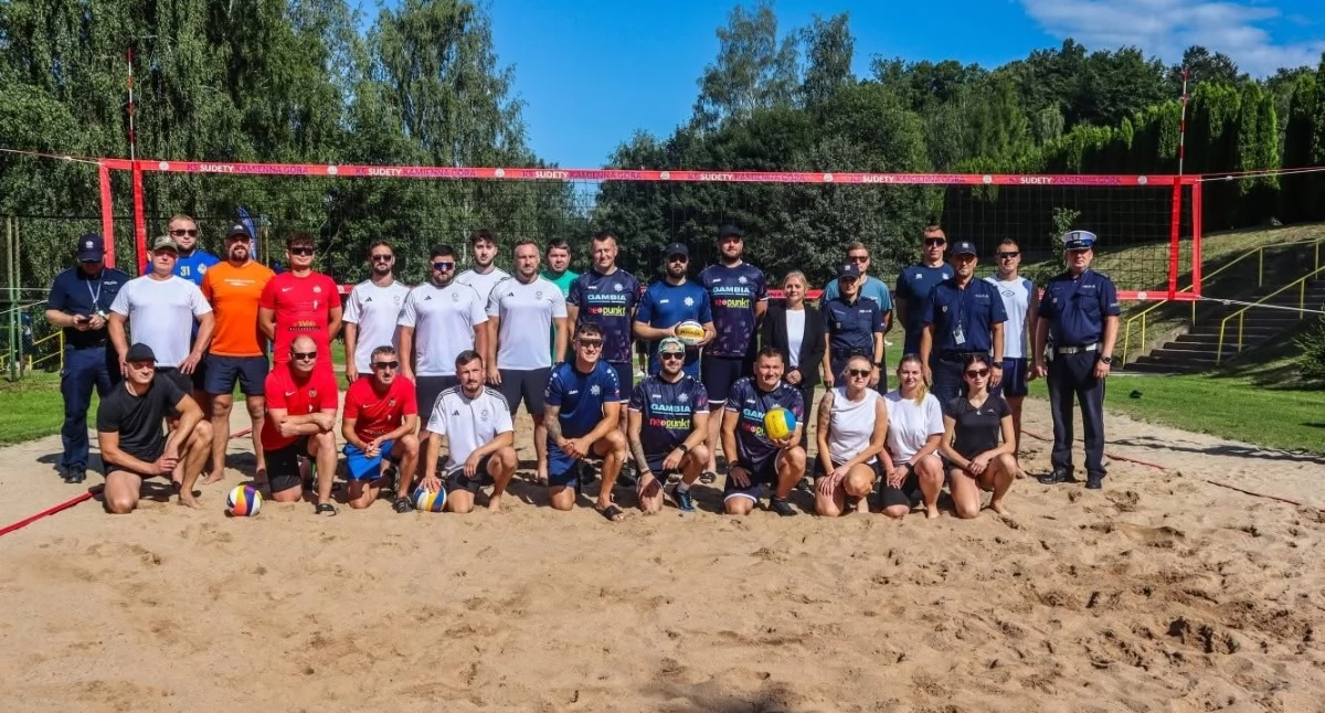Policjanci rywalizowali na piasku
