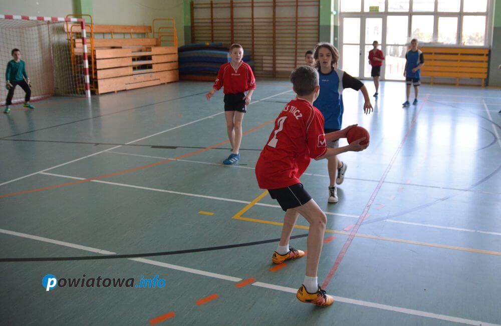 Powiatowa ręczna podstawówek
