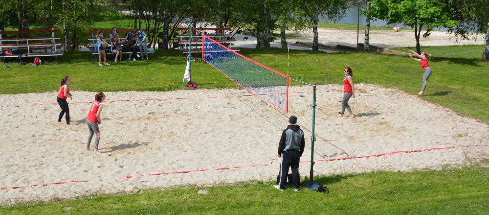 ZSZiO górą na plaży