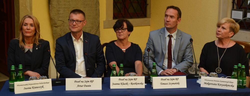 Platforma - na dziedzińcu