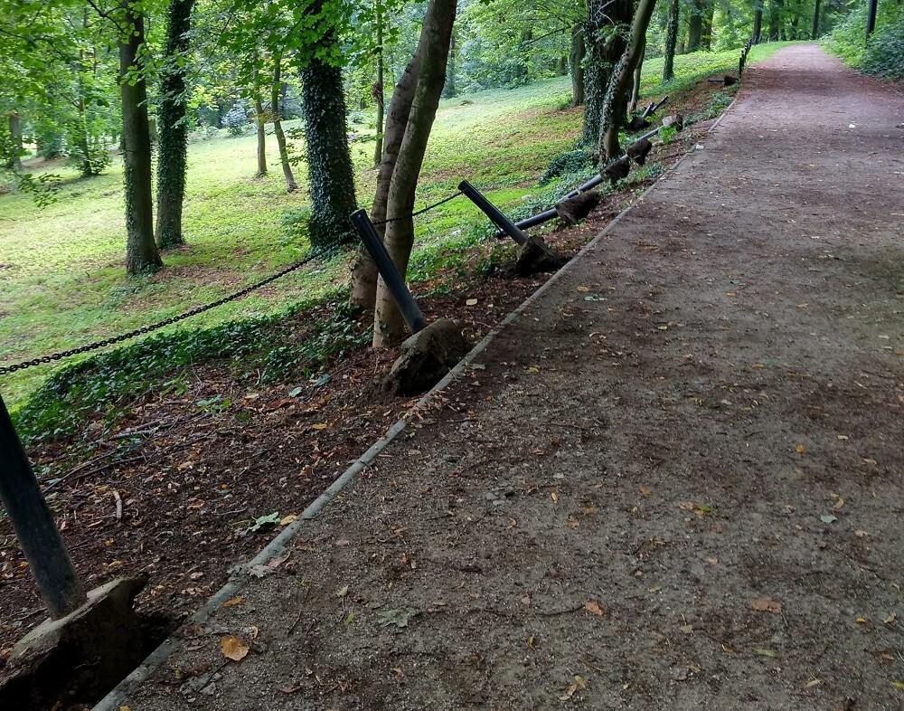 Zniszczenia na parkówce - Twoja powiatowa