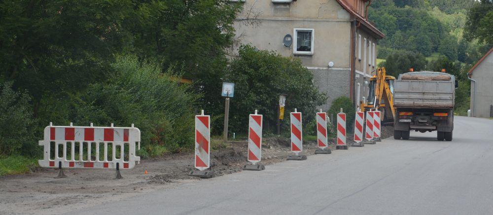 Chodnik w Pisarzowicach