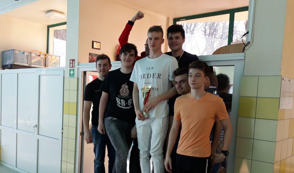 Pływacka strefa ? szkoły średnie
