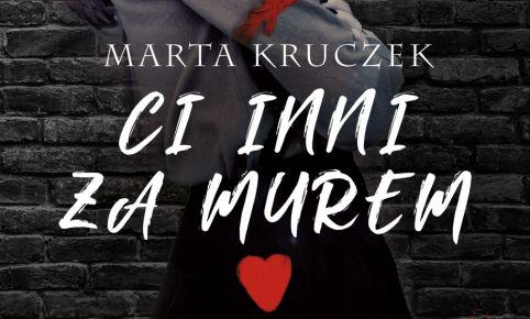 Ci inni za murem