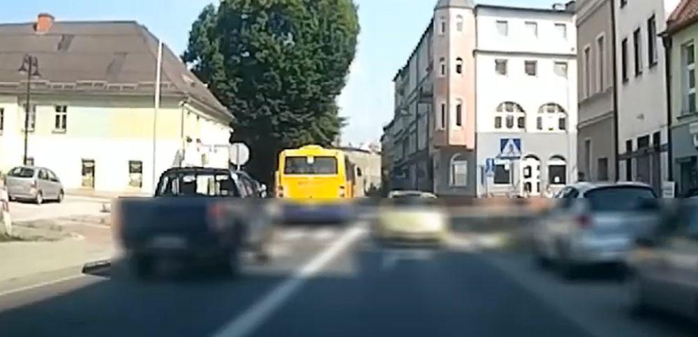 Prosto zamiast w prawo - Twoja powiatowa