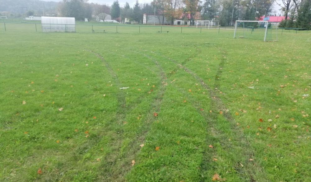 Zniszczone boisko