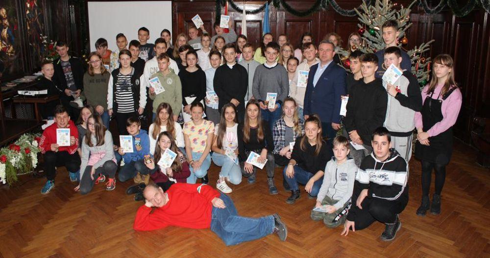 Podsumowanie Szkolnego Sezonu Turystycznego klas IV-VIII w Sali Witrażowej