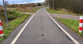 Wyrwany słupek na ścieżce rowerowej