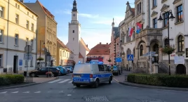Akcja służb przy kamiennogórskim ratuszu