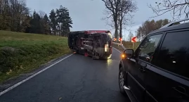 Ciężarówka w rowie