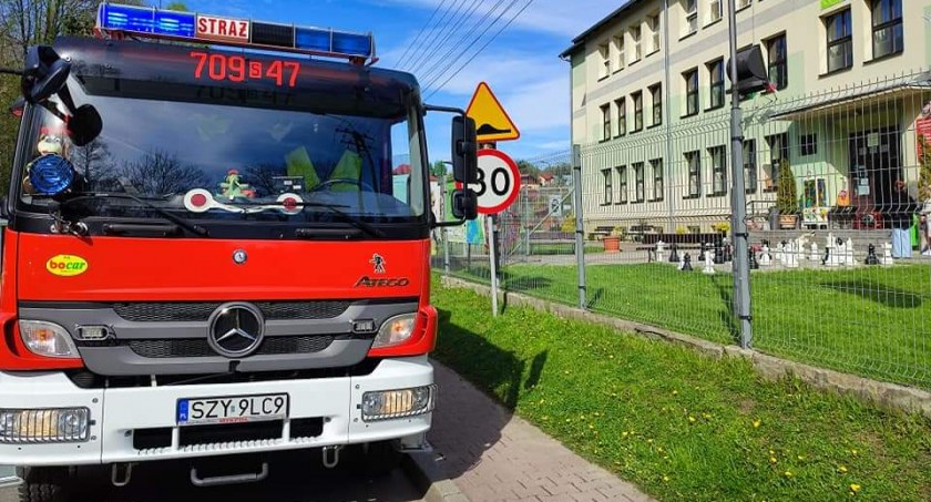Alarm w Zespole Szkolno-Przedszkolnym w Pietrzykowicach 