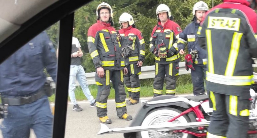Wypadek z udziałem motocyklisty w Krzyżowej