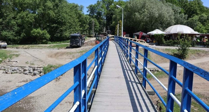 Utrudnienia związane z budową nowej kładki