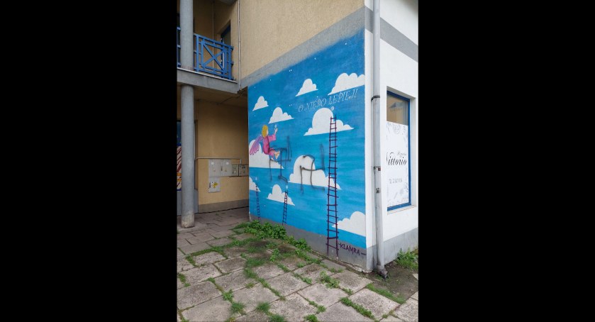 Zniszczony mural na os.Młodych