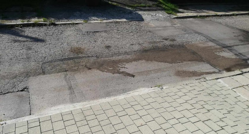 Skargi mieszkańców ulic Kasztanowej, Jodłowej i Akacjowej na spółkę Beskid z powodu wycieków substancji przy odbiorze bioodpadów