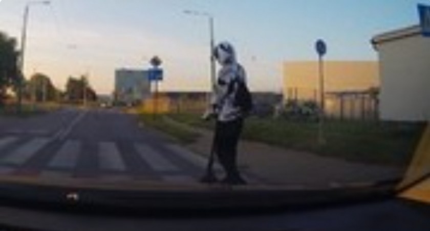Hulajnogi elektryczne na drodze
